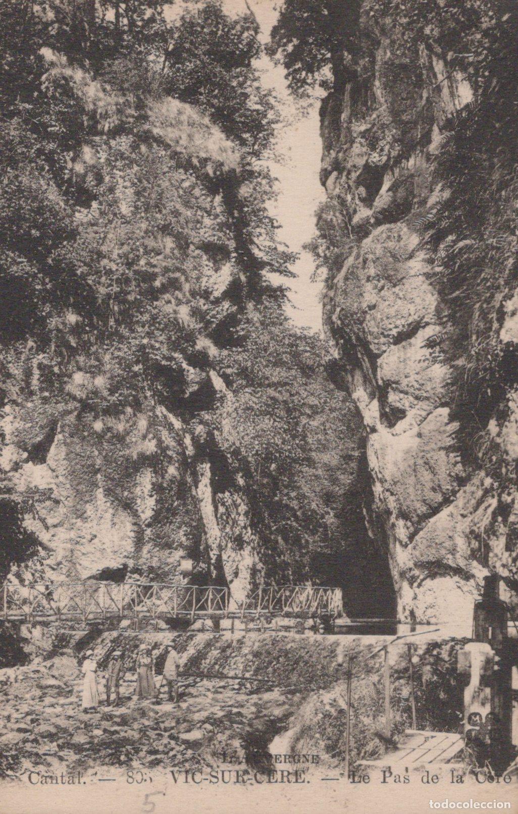 Postales: France VIC sur Cere Gorges de la C&eacute;re Pont Personnes Unposted *YAC141