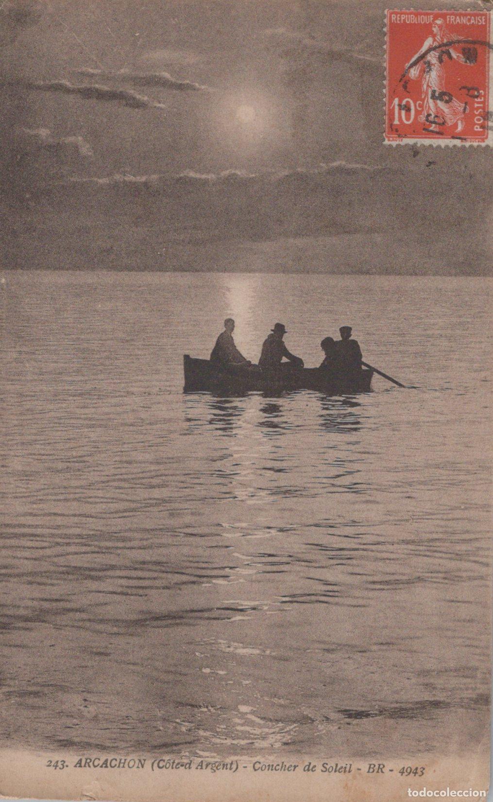 Postkarten: France Arcachon Personnes en Barque au Coucher de Soleil *YAC081