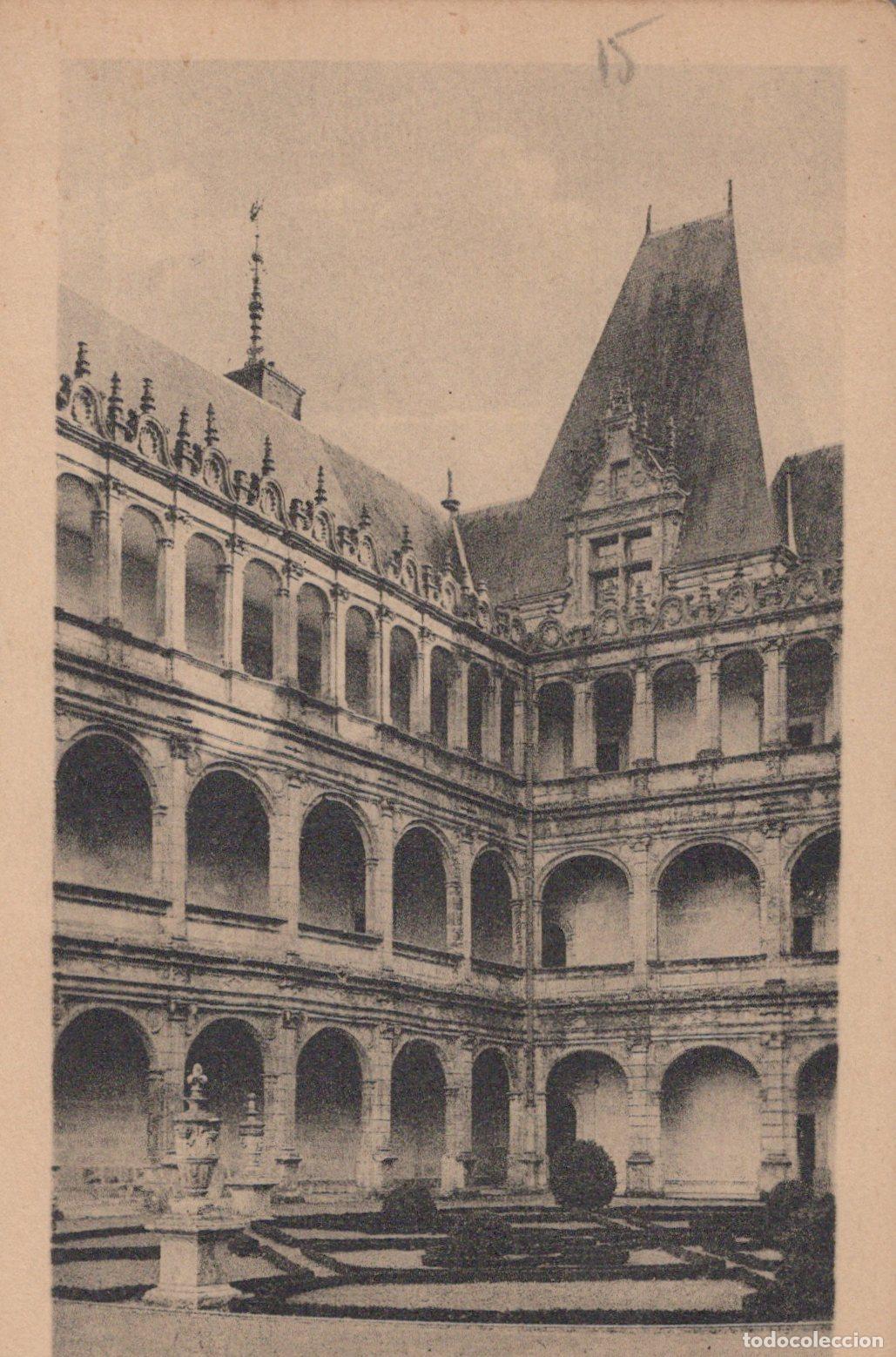 Cartes Postales: France La Rochefoucauld Ch&acirc;teau Cour Int&eacute;rieure Architecture Unposted *YAC039