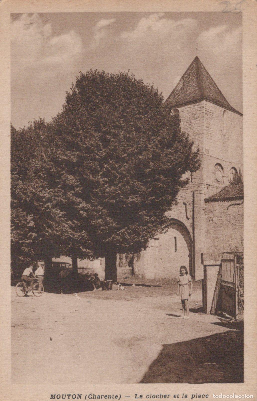 Cartes Postales: France Mouton Clocher et Place Architecture M&eacute;di&eacute;vale *YAC037