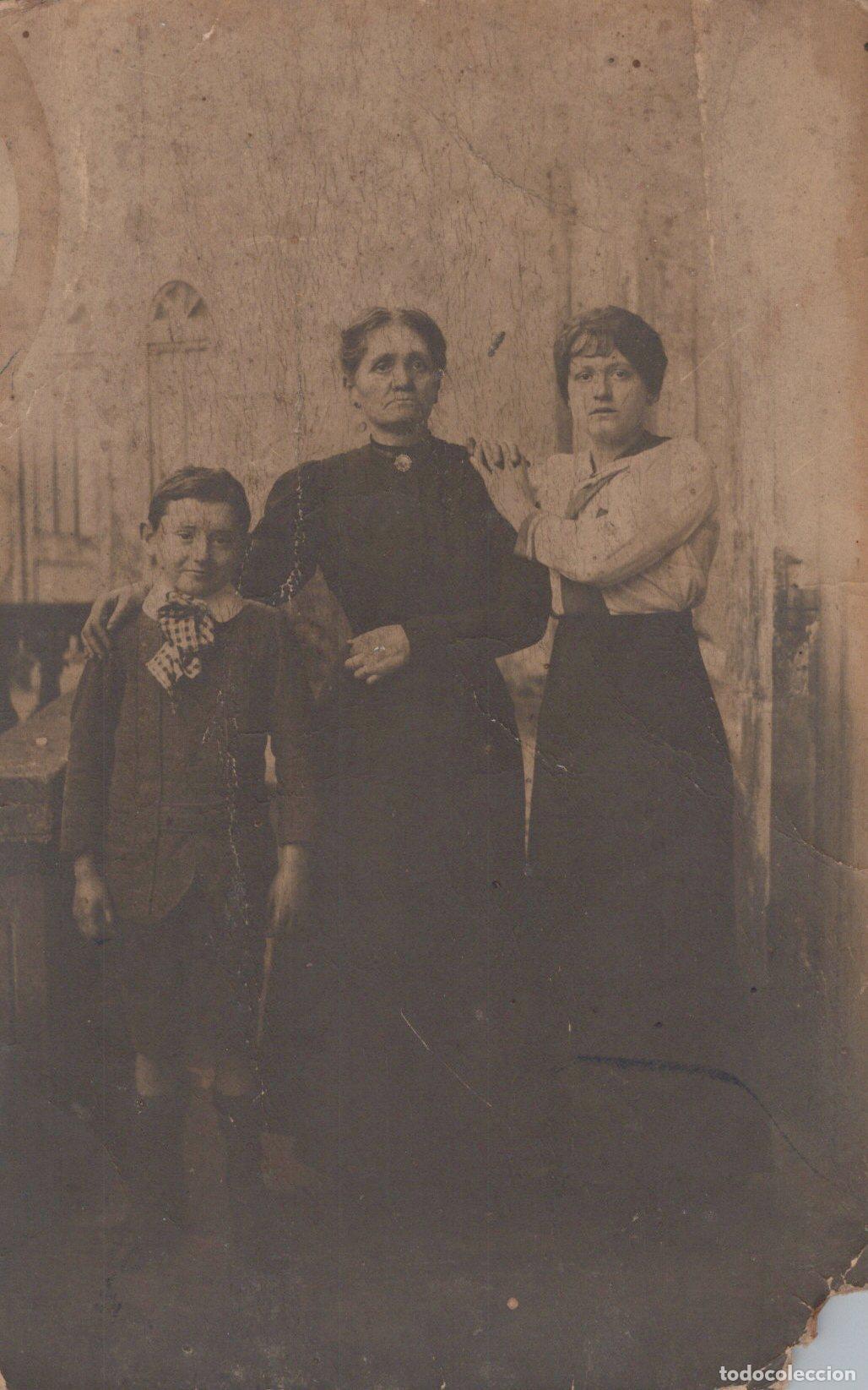 Postkarten: France Ville Inconnue R&eacute;gion Inconnue Portrait de Famille *YAC060