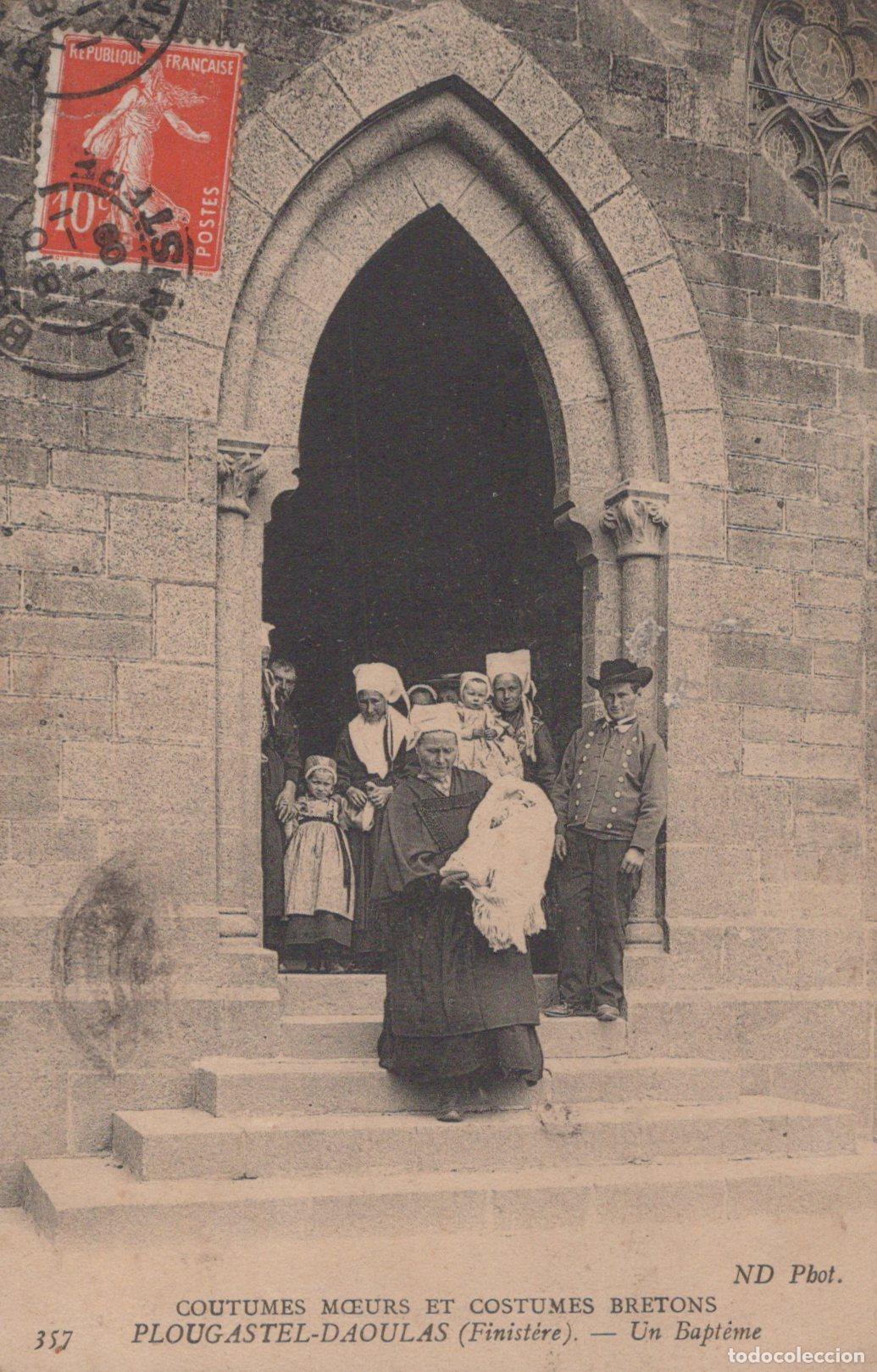 Postales: France Plougastel Daoulas Bapt&ecirc;me Costumes Bretons &Eacute;glise *YAC221