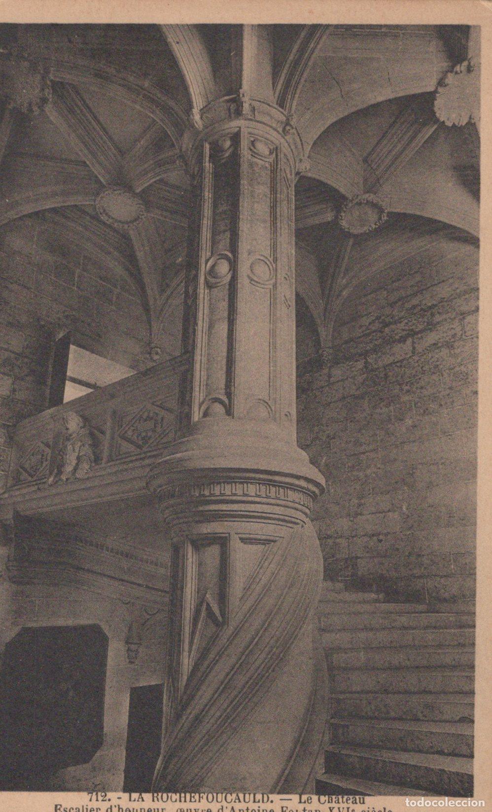 Postales: France La Rochefoucauld Escalier du Chateau *YAC038