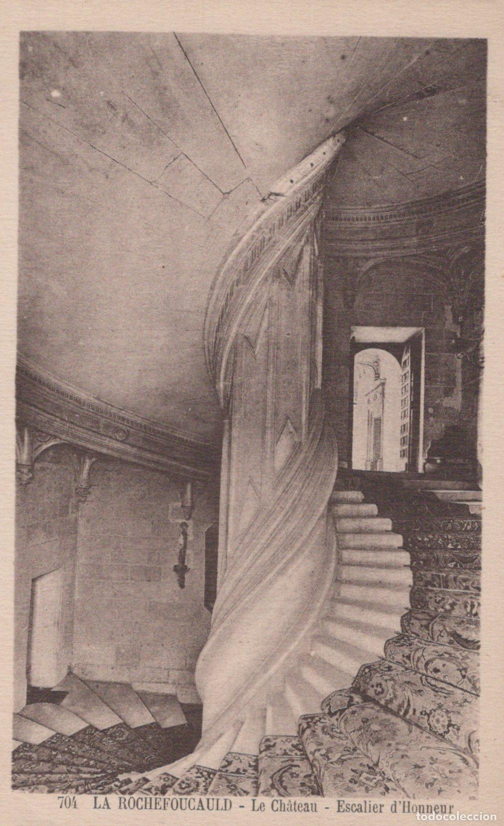Postales: France La Rochefoucauld Ch&acirc;teau Escalier Architecture Unposted *YAC030