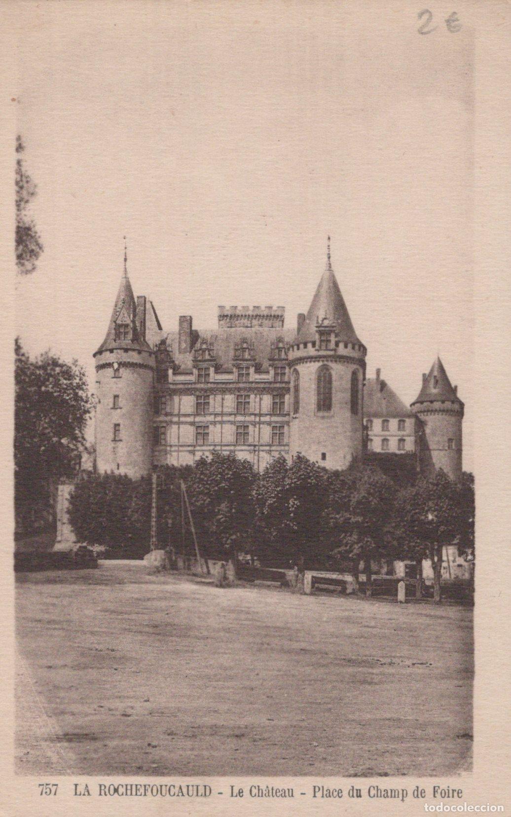 Postkarten: France La Rochefoucauld Ch&acirc;teau Place du Champ de Foire Unposted *YAC003
