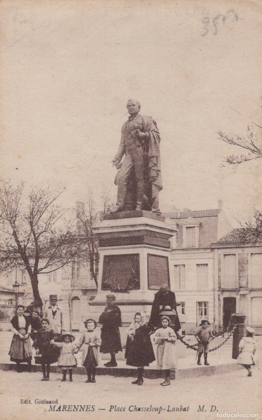 Cartes Postales: France Marennes Place Chasseloup Laubat *YAC293