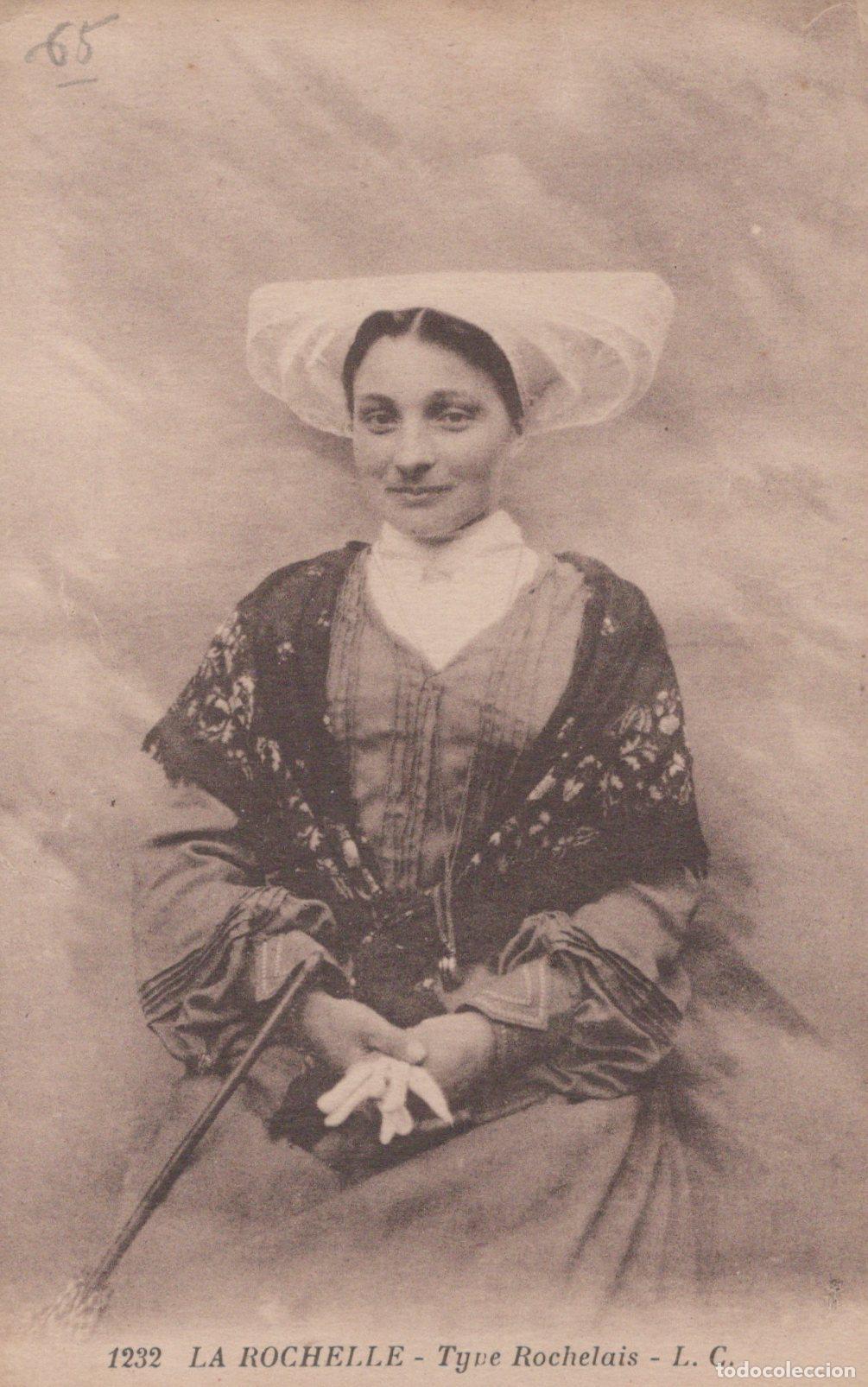 Cartoline: France La Rochelle Femme en Costume Rochelais *YAC430