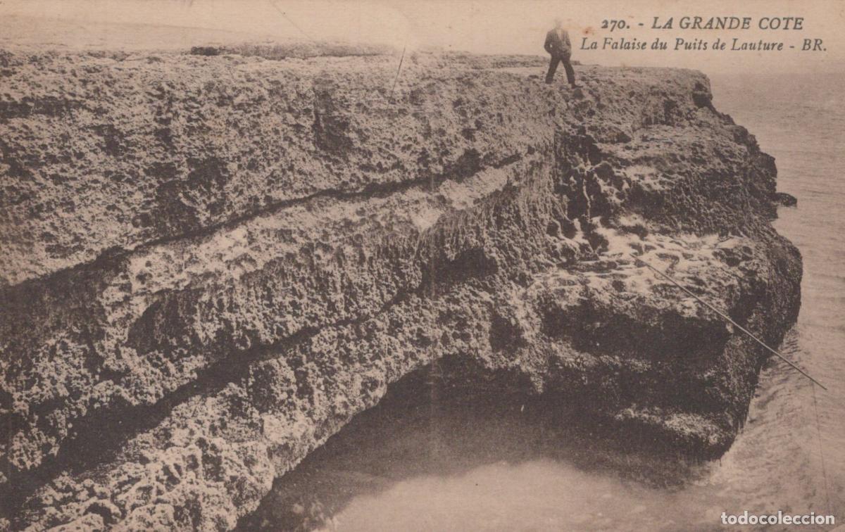 Cartes Postales: France Bretagne Puits de Lauture Paysage C&ocirc;tier Falaises Personne *YAC583