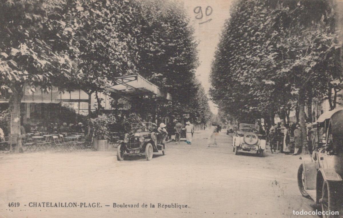 Cartes Postales: France Chatelaillon Plage Boulevard de la R&eacute;publique Caf&eacute;s Voitures *YAC770