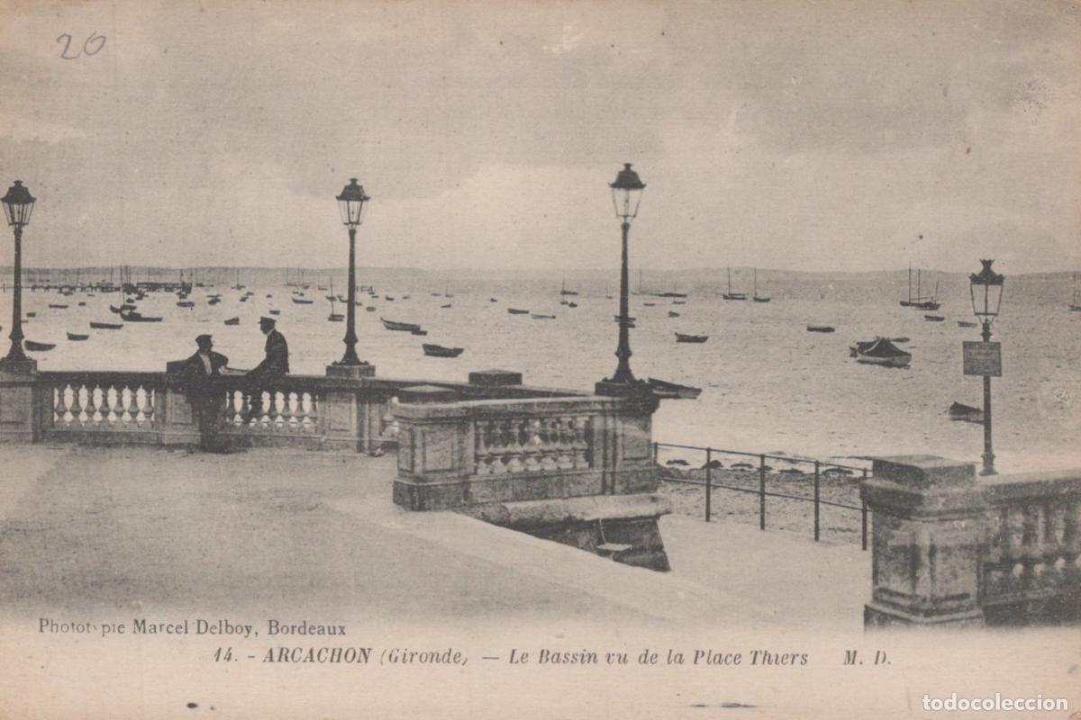 Cartes Postales: France Arcachon Le Bassin Place Thiers Vue Bateaux Unposted *YAC663