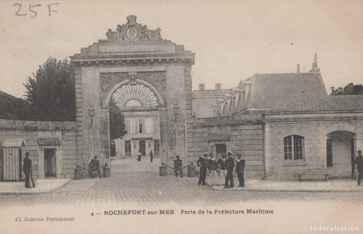 Postkarten: France Rochefort sur Mer Porte Pr&eacute;fecture Maritime Marins *YAC793