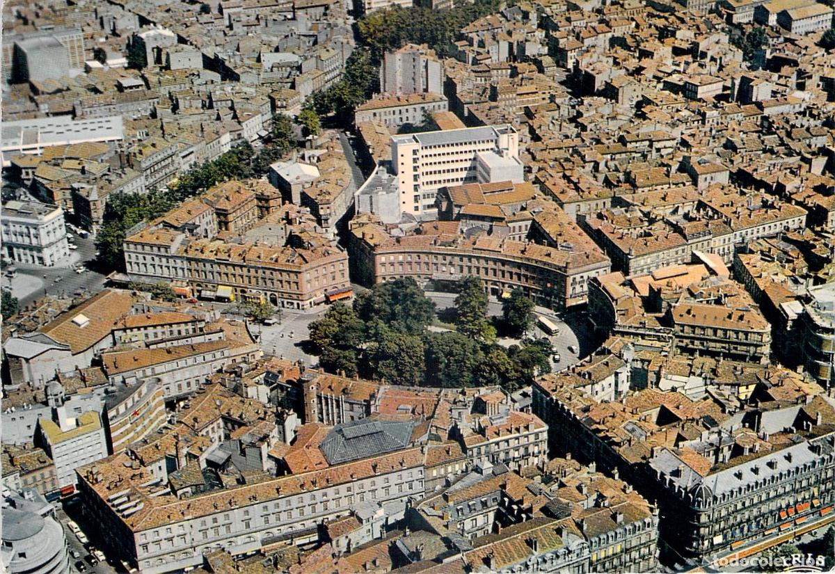 Postales: Postal de la Place Wilson en Toulouse, vista a&eacute;rea de la ciudad