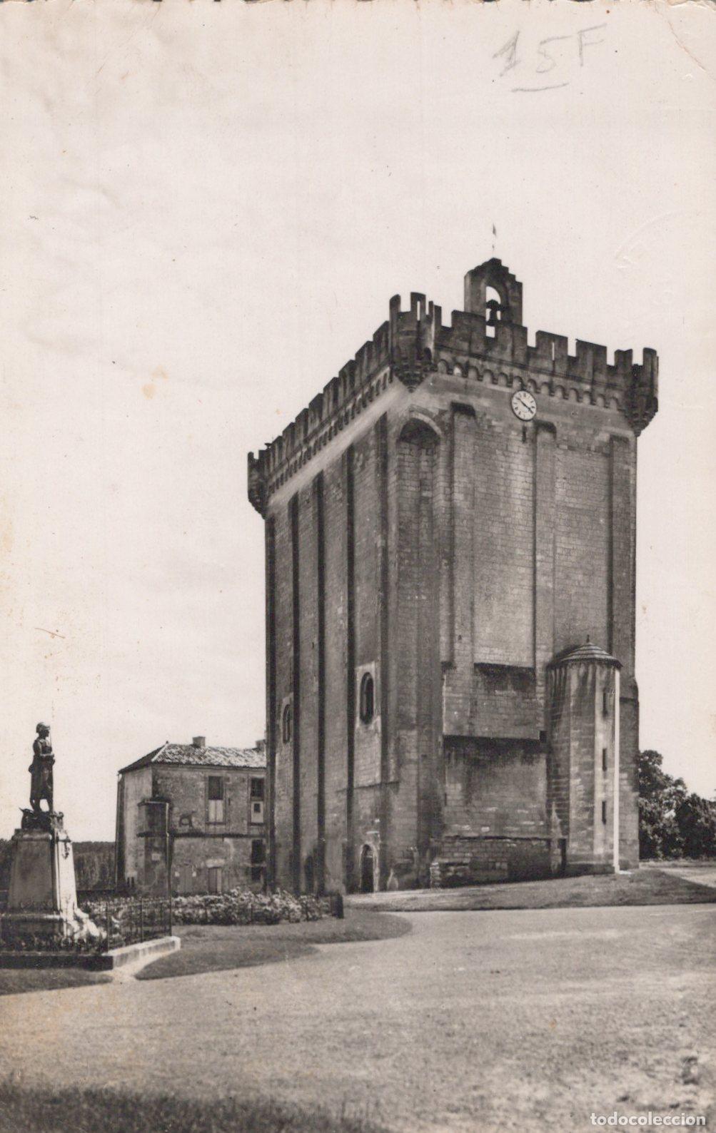 Cartes Postales: France Pons Le Donjon et Monument Aux Morts *YAD165