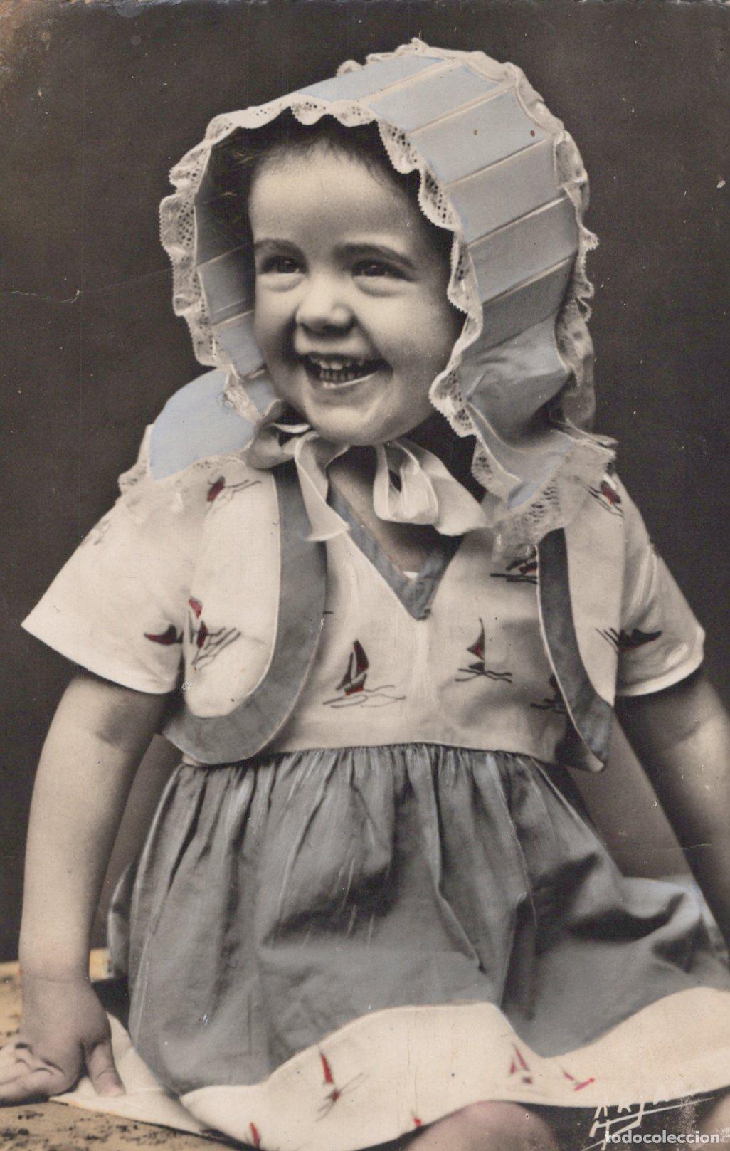 Postcards: France Ile D Oleron Enfant Souriant en Coiffe Ol&eacute;ronnaise *YAD225