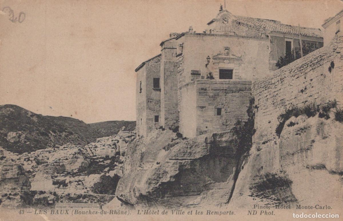 Cartoline: France Les Baux L H&ocirc;tel de Ville Remparts Unposted *YAD314