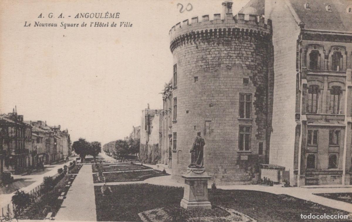 Postales: France Angouleme Square de L H&ocirc;tel de Ville Unposted *YAD459