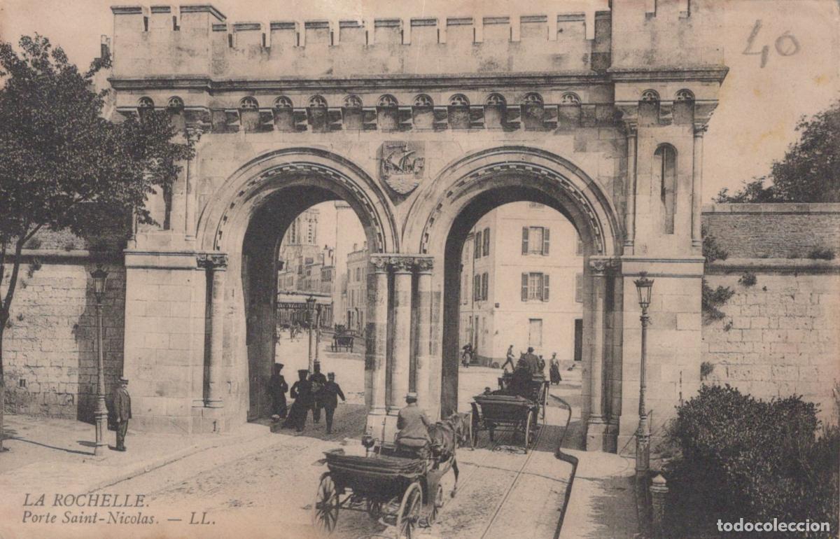 Cartoline: France La Rochelle Porte Saint Nicolas Sc&egrave;ne de Rue Architecture *YAD491