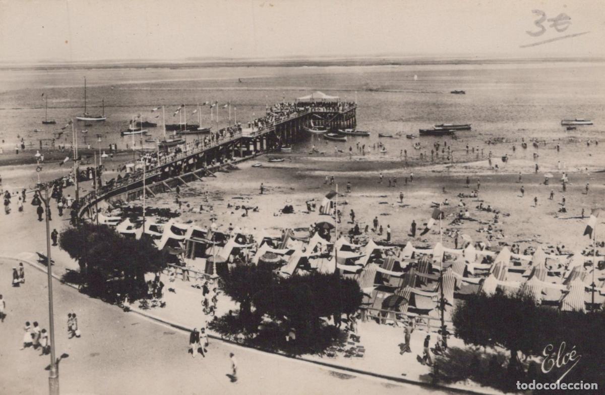 Postcards: France Arcachon Jet&eacute;e Thiers Plage Anim&eacute;e Baigneurs Unposted *YAD590