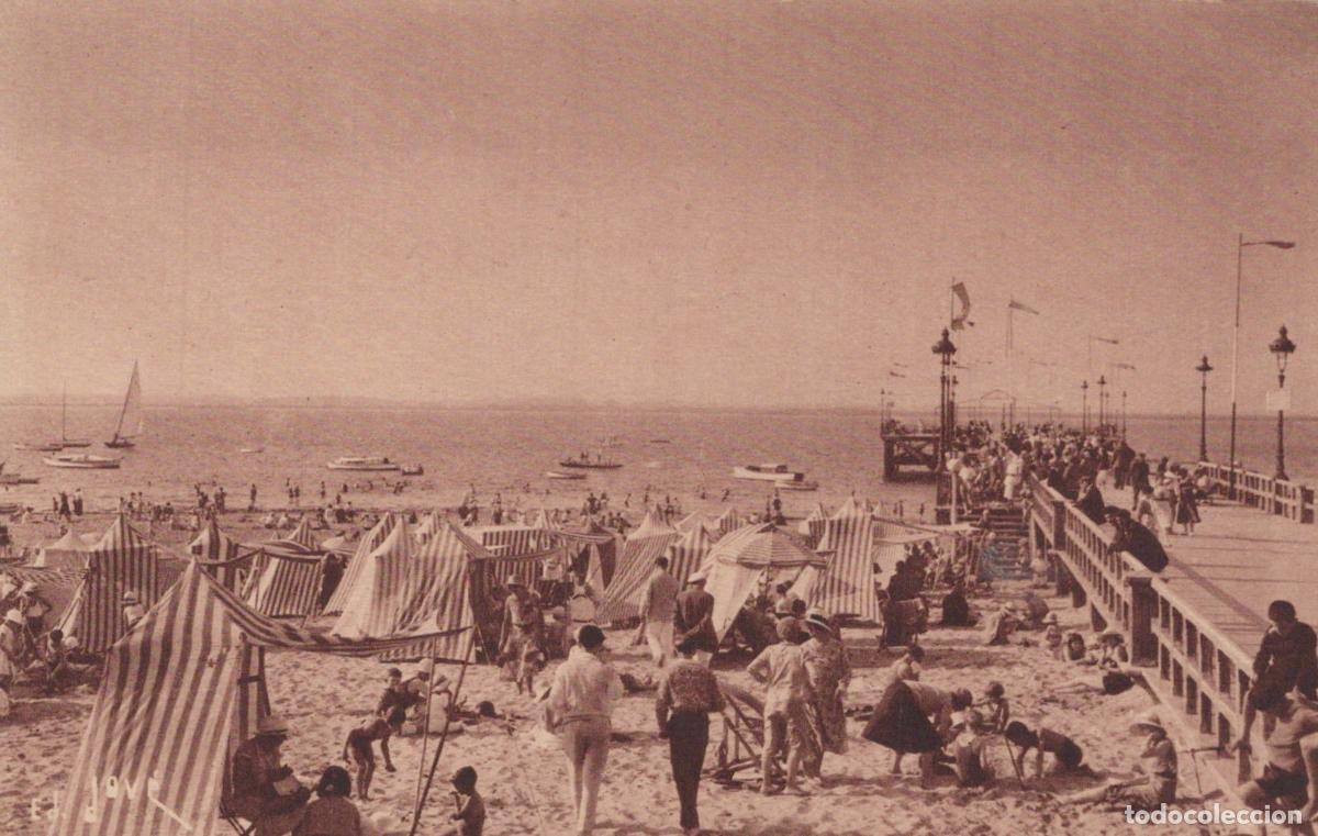 Cartoline: France Arcachon Plage Anim&eacute;e Avec Jet&eacute;e Tentes et Baigneurs Unposted *YAD609