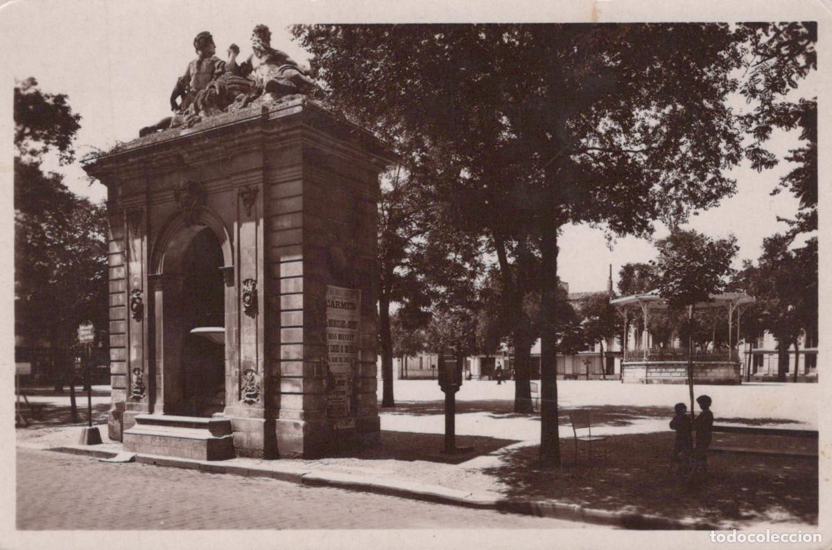 Postcards: France Rochefort sur Mer Fontaine Colbert *YAD586