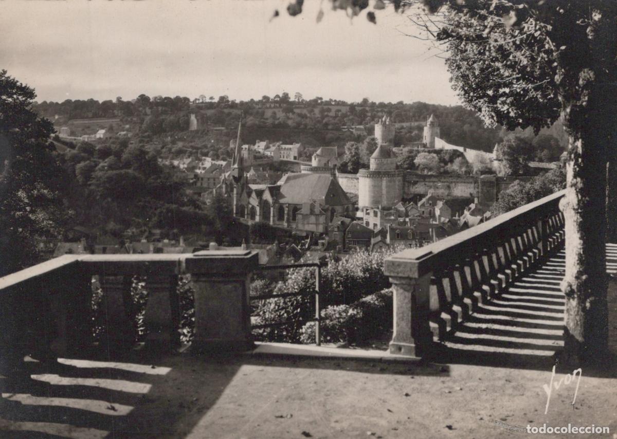 Postcards: France Fougeres Le Jardin Public et le Ch&acirc;teau Unposted *YAD715
