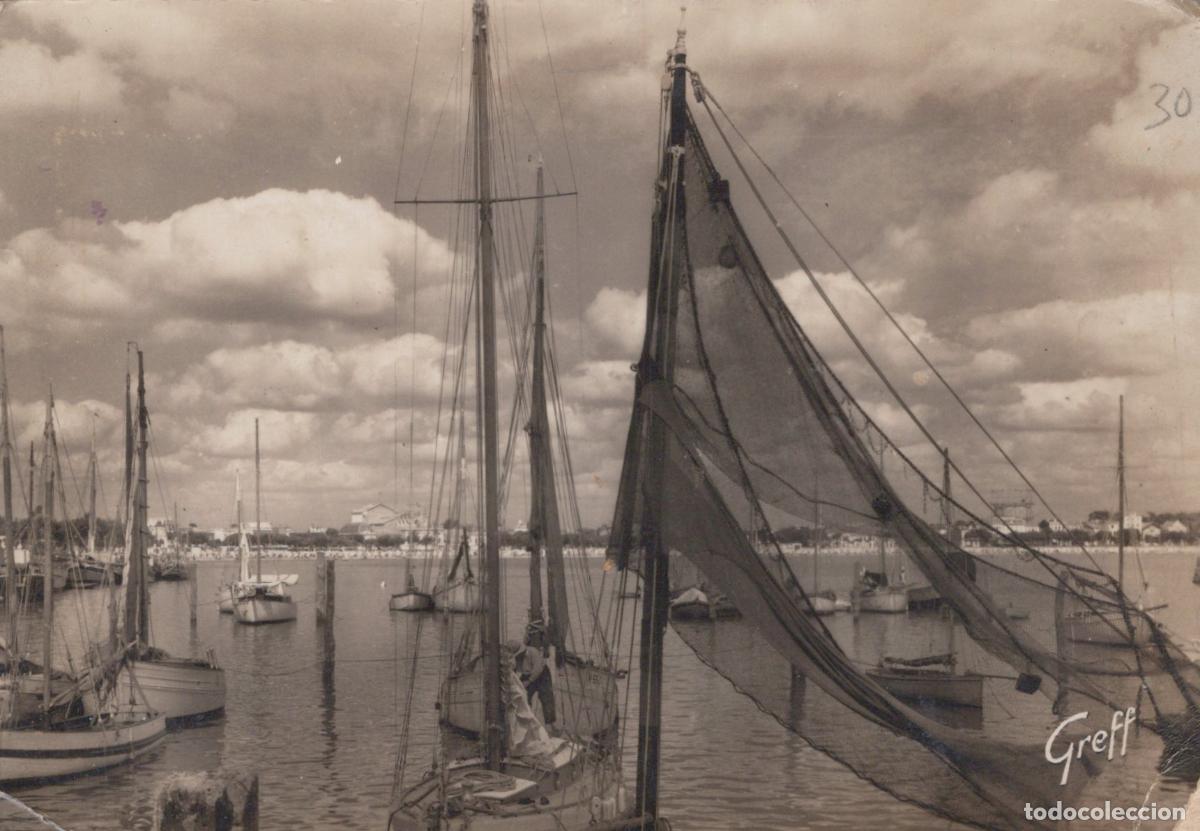 Cartoline: France Royan Le Port Bateaux Voiliers P&ecirc;che Unposted *YAD735