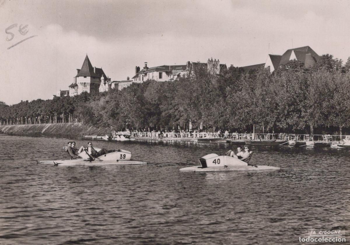 Postkarten: France Vichy Les Bords de L P&eacute;dalos sur la Rivi&egrave;re Unposted *YAD812