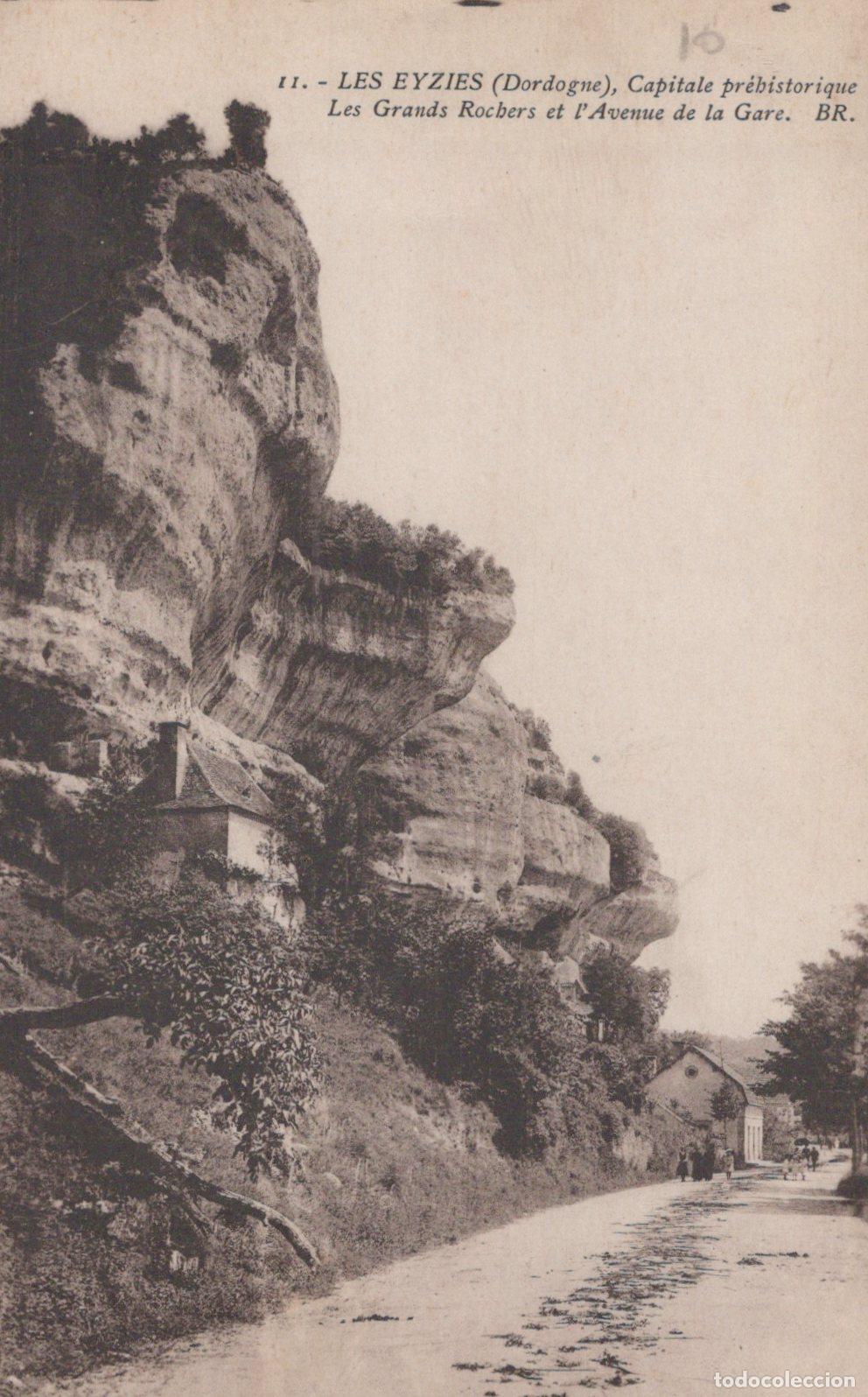 Postcards: France Les Eyzies Dordogne Grands Rochers Avenue de la Gare *YAD147