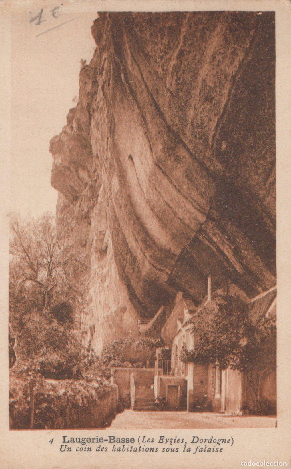 Postcards: France Les Eyzies Laugerie Basse Maisons sous Falaise Post&eacute;e *YAD148