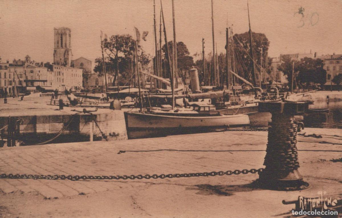 Postkarten: France La Rochelle Port Vers Saint Sauveur *YAD377