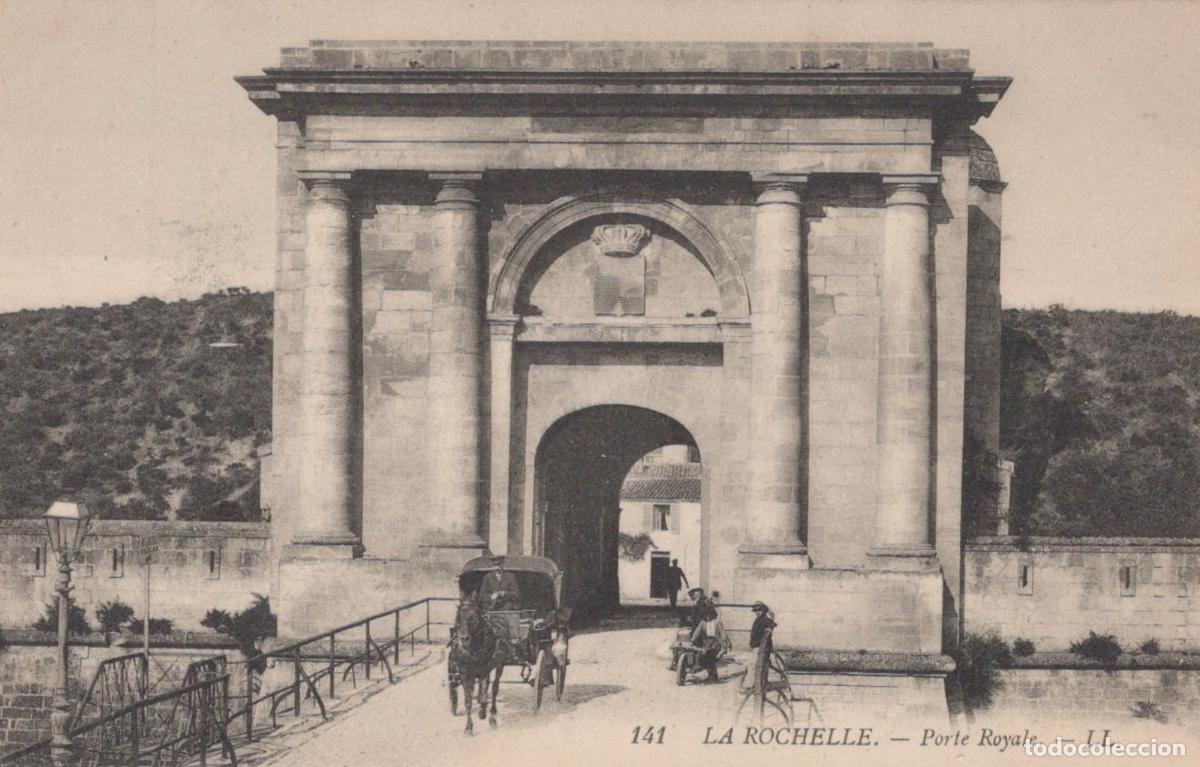 Postcards: France La Rochelle Porte Royale Unposted *YAD398