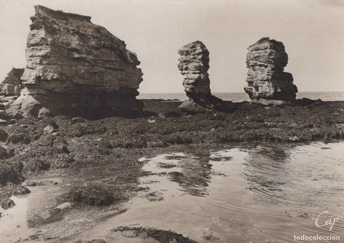 Postcards: France Royan Roches Isol&eacute;es de Valli&egrave;res Paysage Real Photo Unposted *YAD744