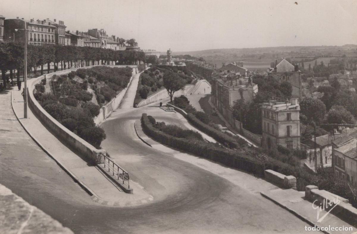 Postcards: France Angoul&ecirc;me Remparts Vue Quartier St Martin *YAD833