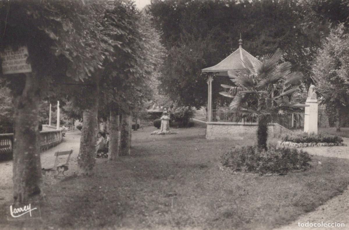 Postais: France Montignac Le Square Parc Kiosque Mention Grottes de Lascaux *YAD973