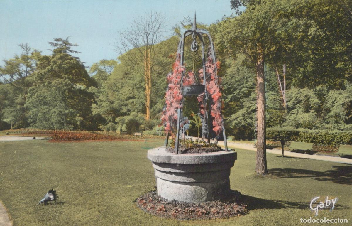 Postales: France Avranches Jardin Public le Puits Fleuri Real Photo Unposted *YAD914