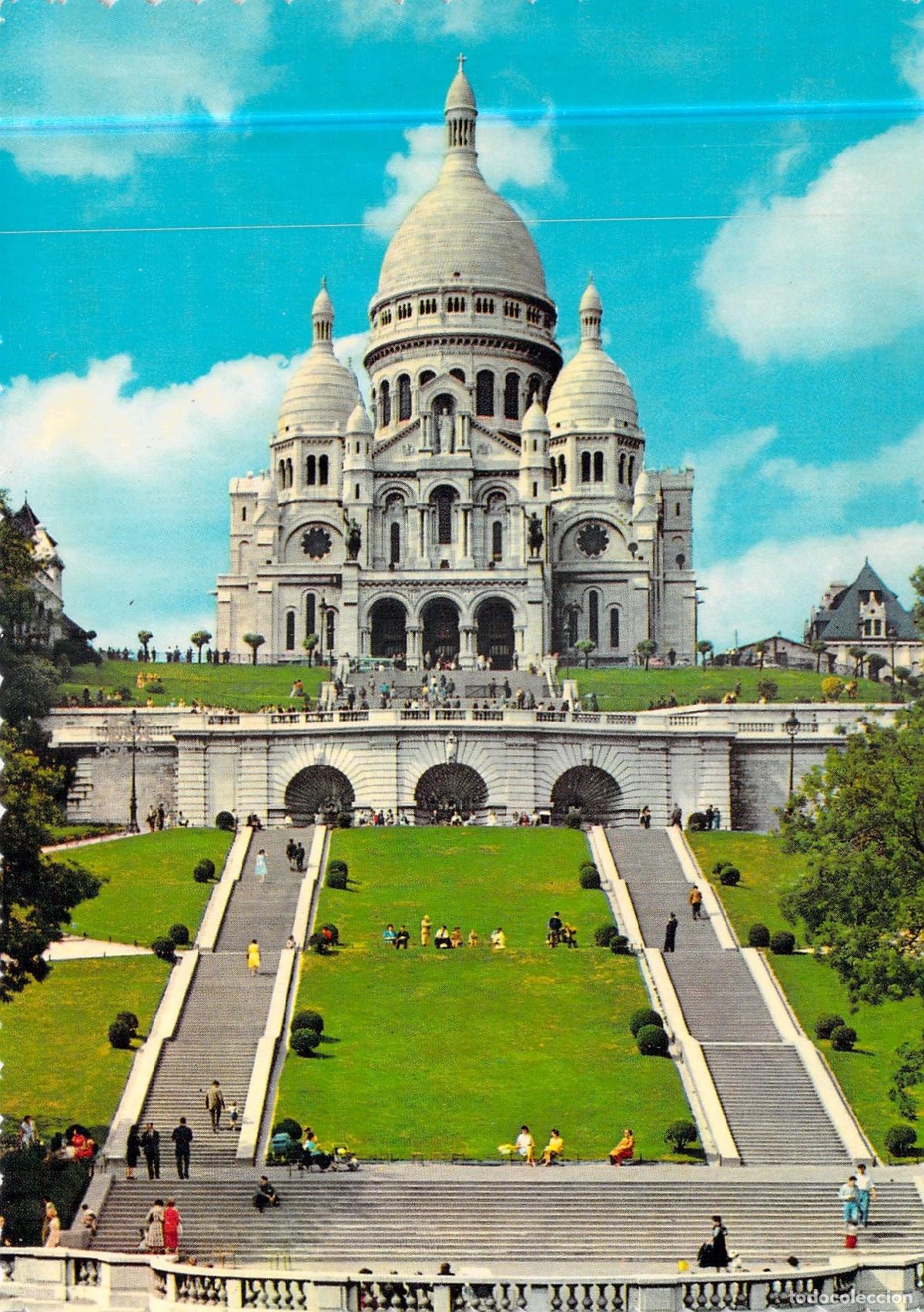 Postales: Postal de la Bas&iacute;lica del Sagrado Coraz&oacute;n y Place Saint-Pierre en Par&iacute;s
