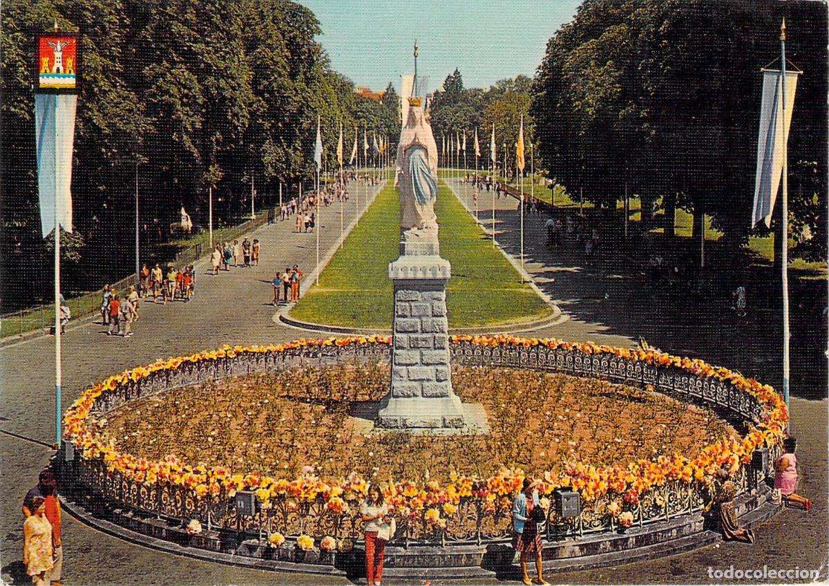 Postales: Postal de la Virgen Coronada en Lourdes, Francia