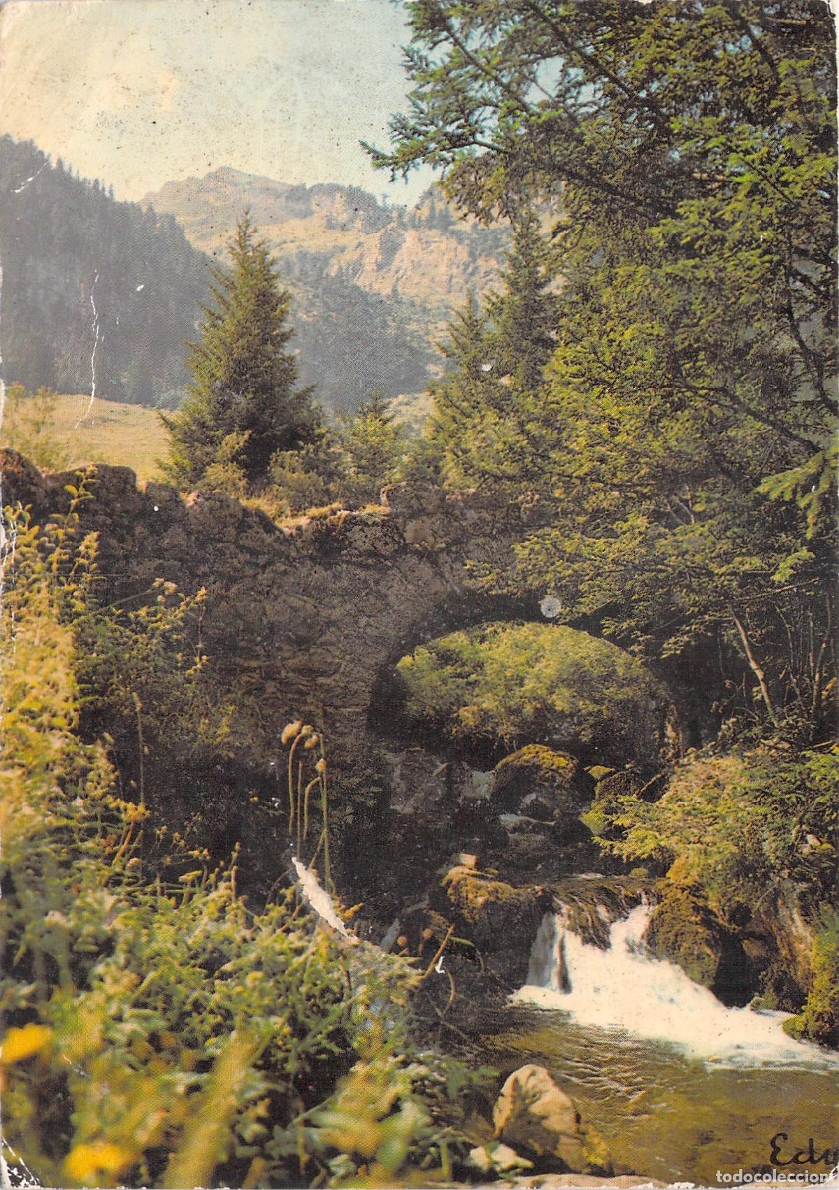 Postais: Postal de paisaje de monta&ntilde;a con antiguo puente de piedra en Francia