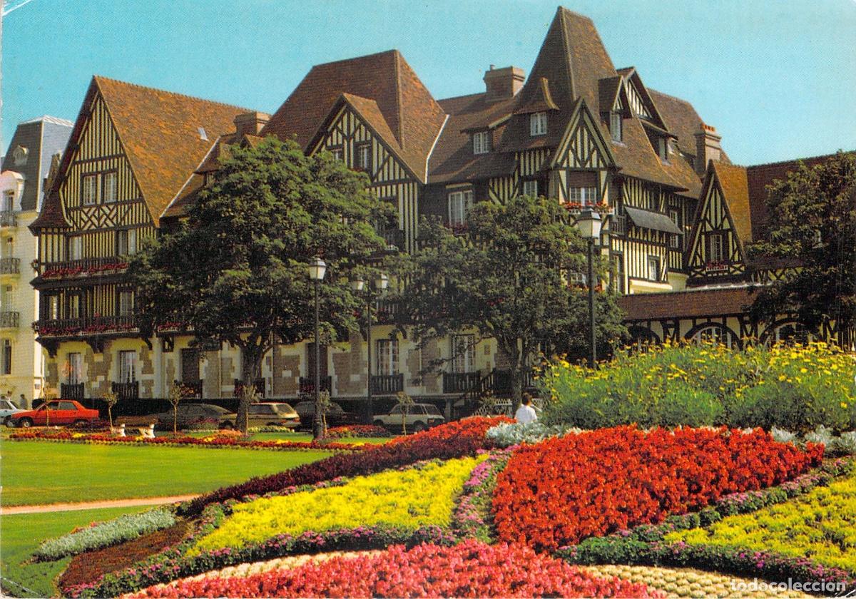 Postales: Postal de Le Normandie Hotel en Cabourg Francia