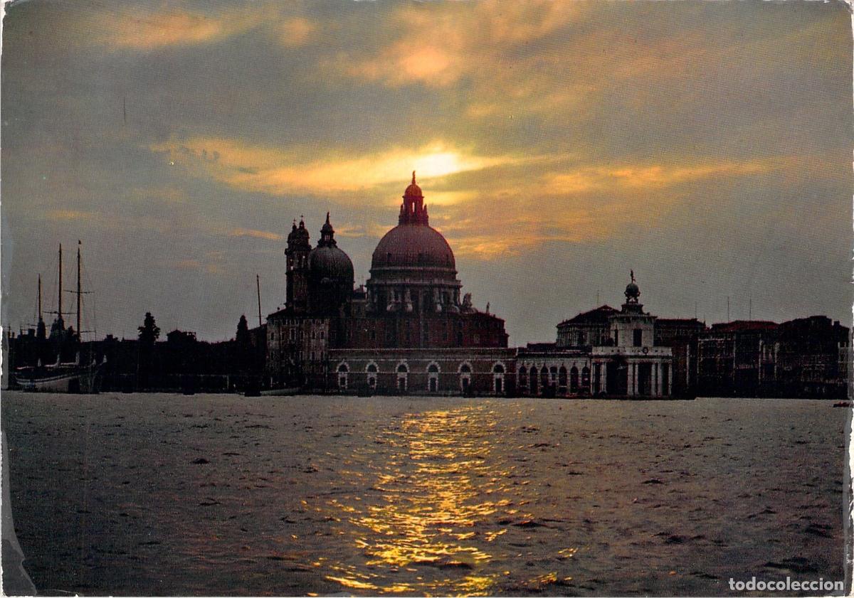 Postales: Postal de Venecia: Iglesia de Santa Maria della Salute al atardecer