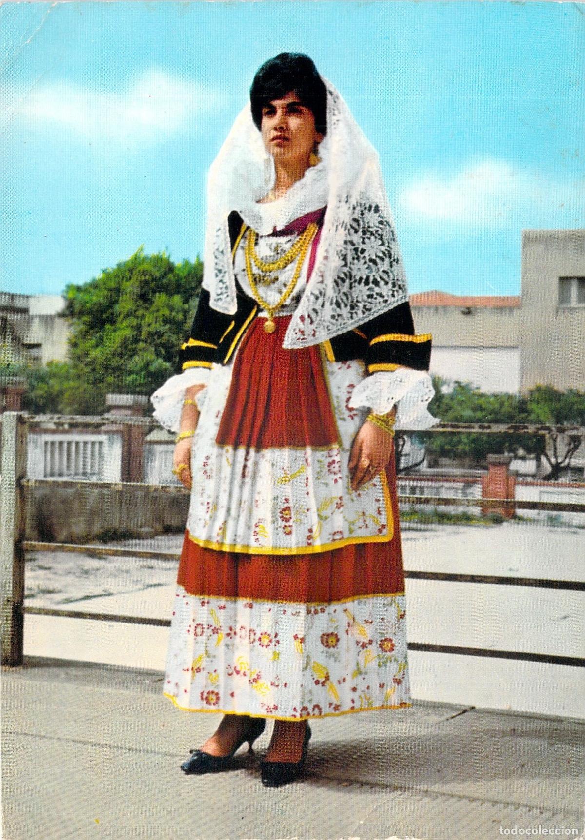 Postales: Postal de mujer con traje tradicional de Cerde&ntilde;a, Italia