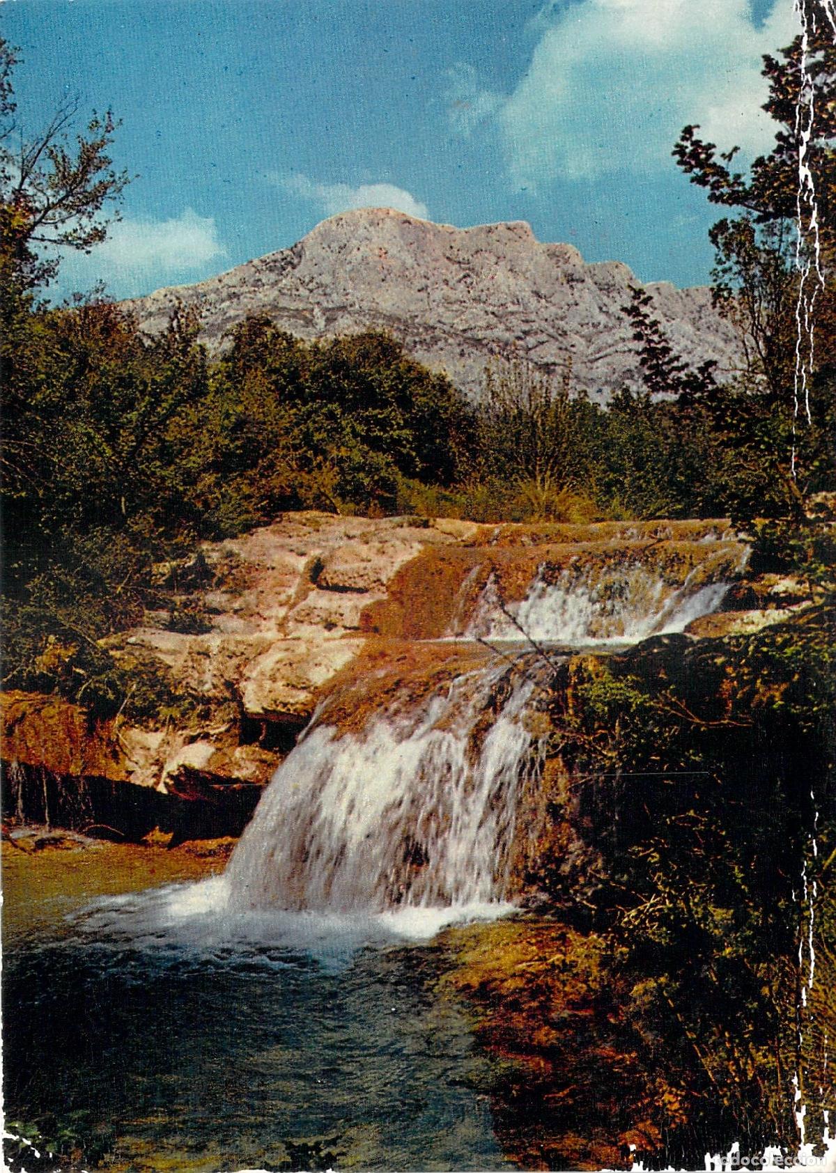 Postales: Postal de la cascada en la monta&ntilde;a Sainte-Victoire en Aix-en-Provence