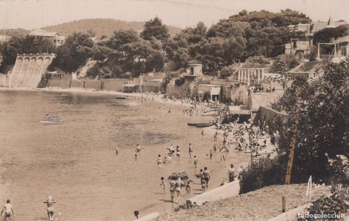 Postcards: France Bandol Plage de Ren&eacute;cros Anim&eacute;e Baigneurs Architecture Real Photo *YAE014