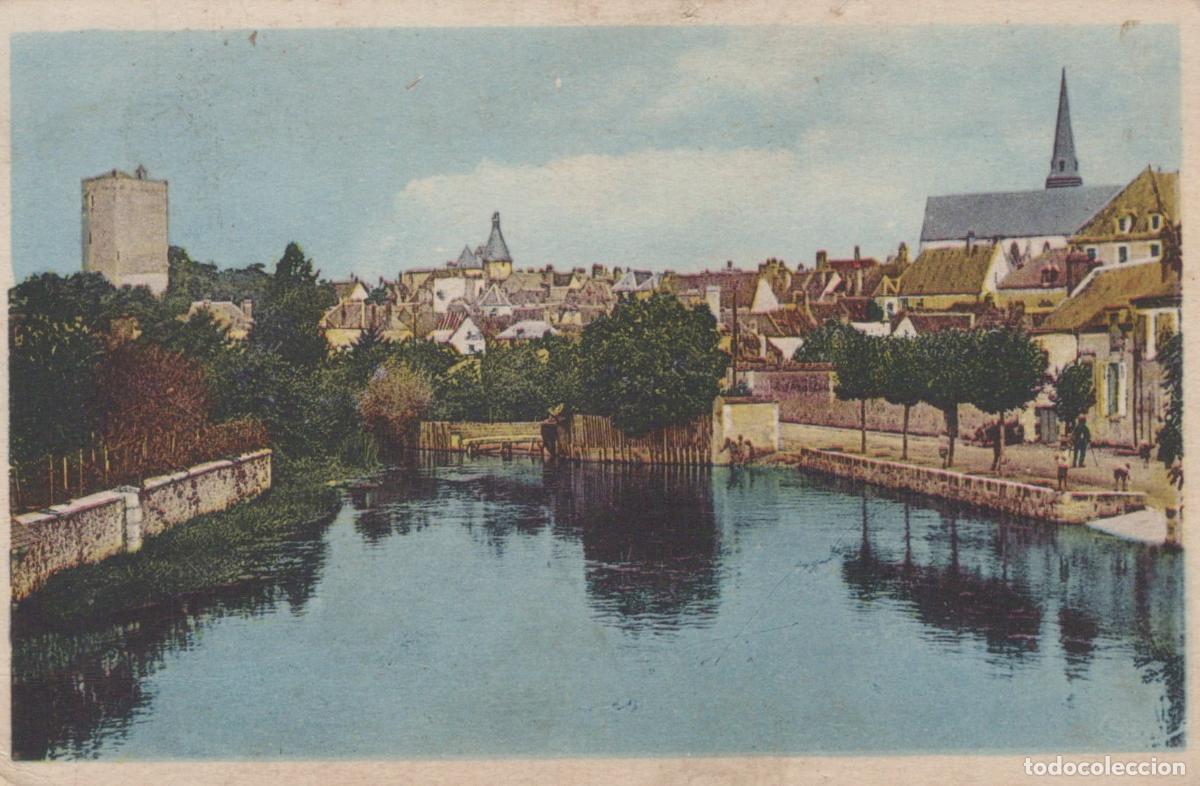 Postales: France Issoudun Vue G&eacute;n&eacute;rale de la Ville Rivi&egrave;re Architecture *YAE007