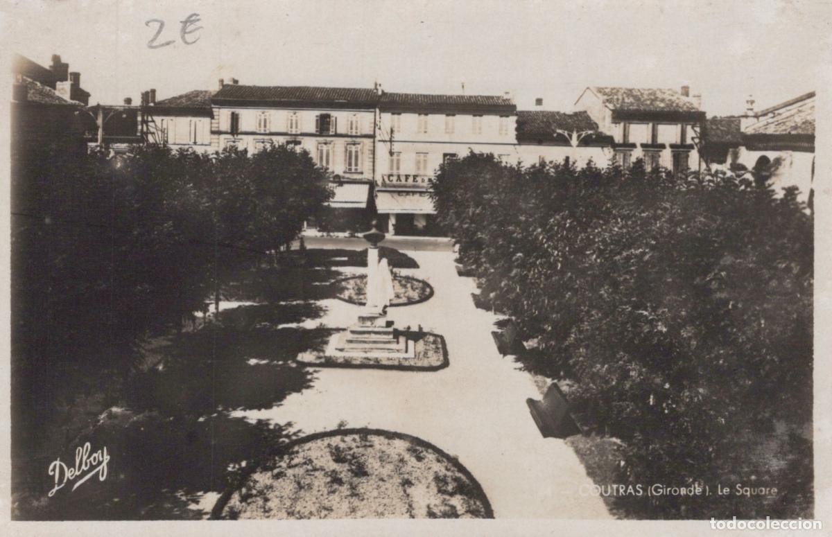 Postales: France Coutras Le Square Monument Central B&acirc;timents *YAE028