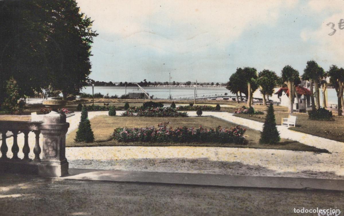 Postkarten: France Blaye Le Square Jardin Public sur L Estuaire Real Photo *YAE026