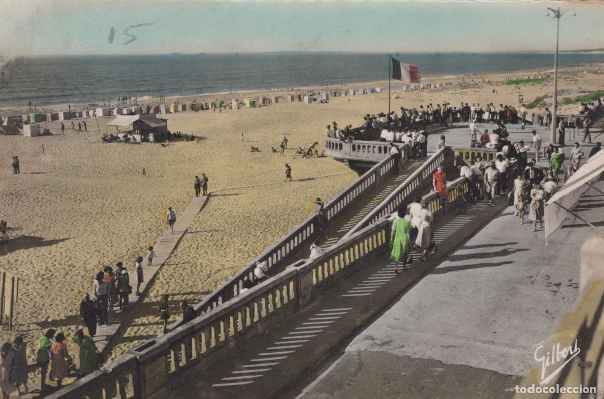 Postkarten: France Soulac sur Mer Plage du Ponton Foule Drapeau Fran&ccedil;ais *YAE032