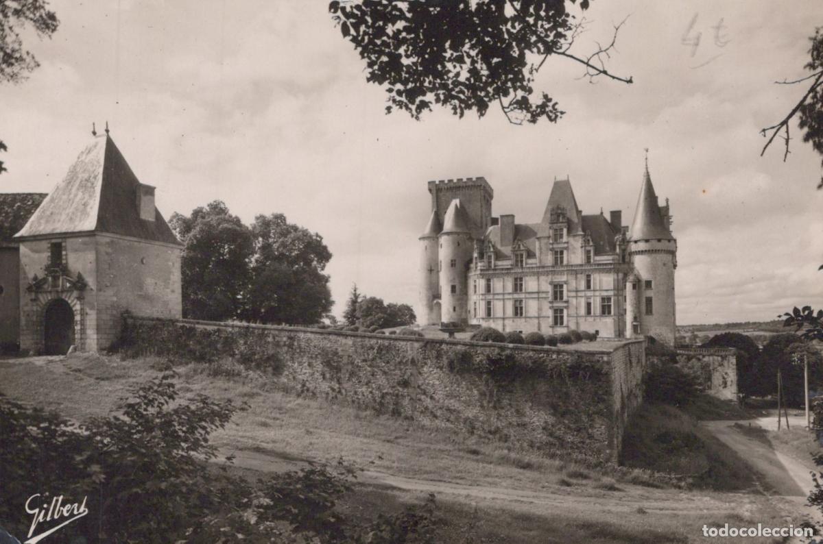Cartes Postales: France La Rochefoucauld Charente Chateau et Chapelle *YAE092