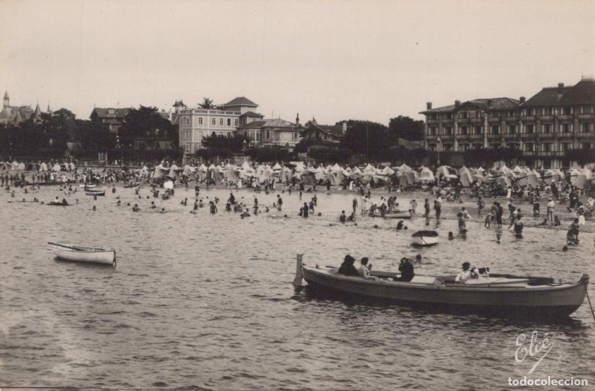 Cartoline: France Arcachon Plage Anim&eacute;e Avec Baigneurs et Casino Post&eacute;e *YAE178