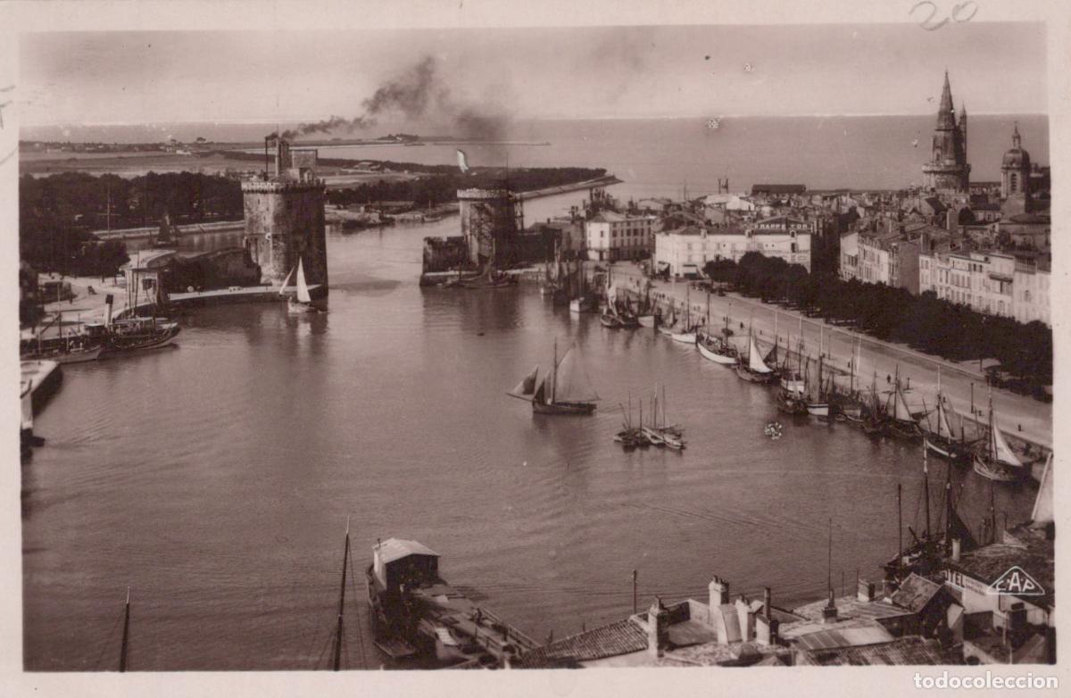 Postcards: France La Rochelle Vieux Port Tours Bateaux Unposted *YAE198